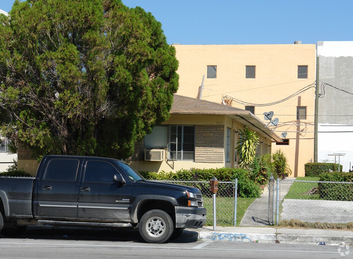 Foto principal - 2131 SW 1st St