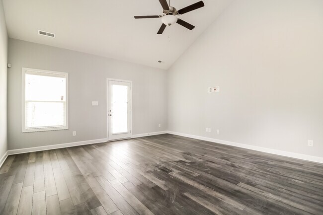Building Photo - 308 McKenzie Pl