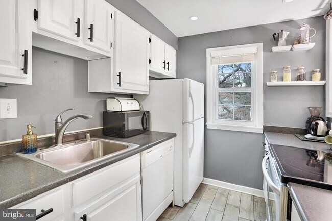 Building Photo - 708 S Arlington Mill Dr