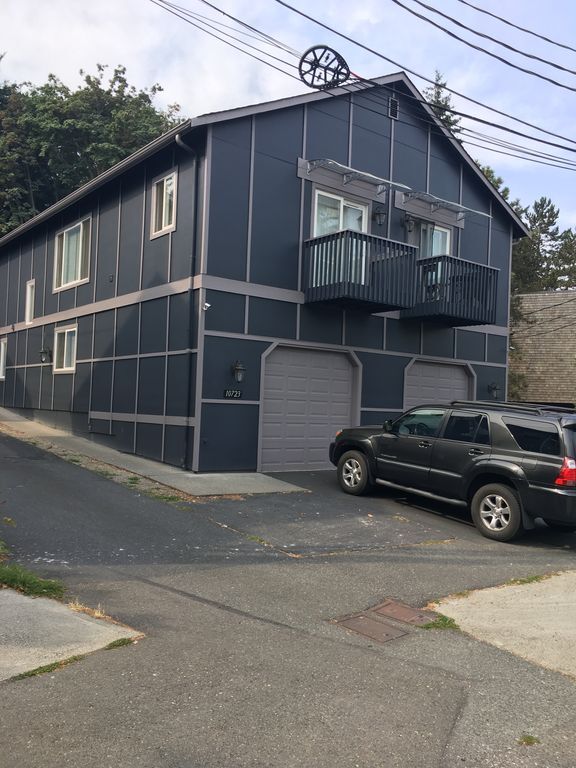 Building Photo - 10725 Burke Ave N