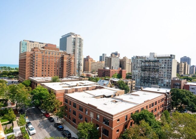 Neighborhood - 500 W. Belmont