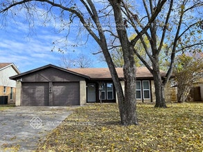 Building Photo - 340 NW Summercrest Blvd