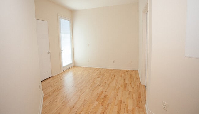 Foto del edificio - 242 E Water St