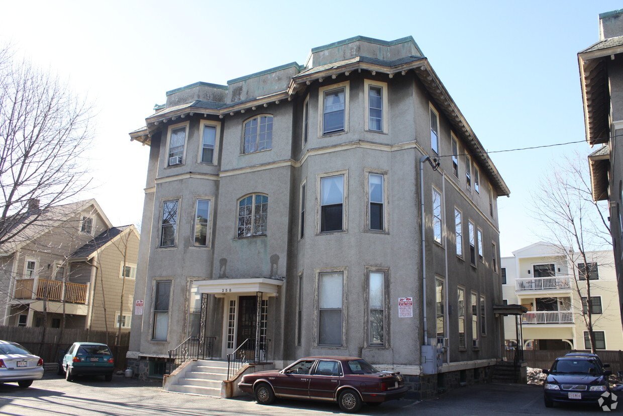 Building Photo - Capitol Square Apartments