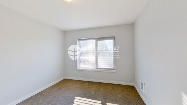 Foto del edificio - 2440 Western Ave
