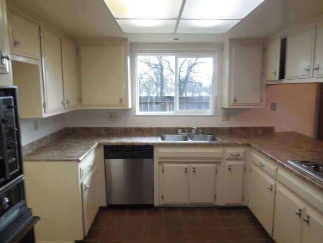 Building Photo - COUNTRY SETTING - LOVELY HOME SITTING ON 2...
