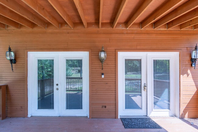 Building Photo - 2865 Old Thomson Rd