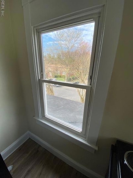 Building Photo - 3016 Somme Ave