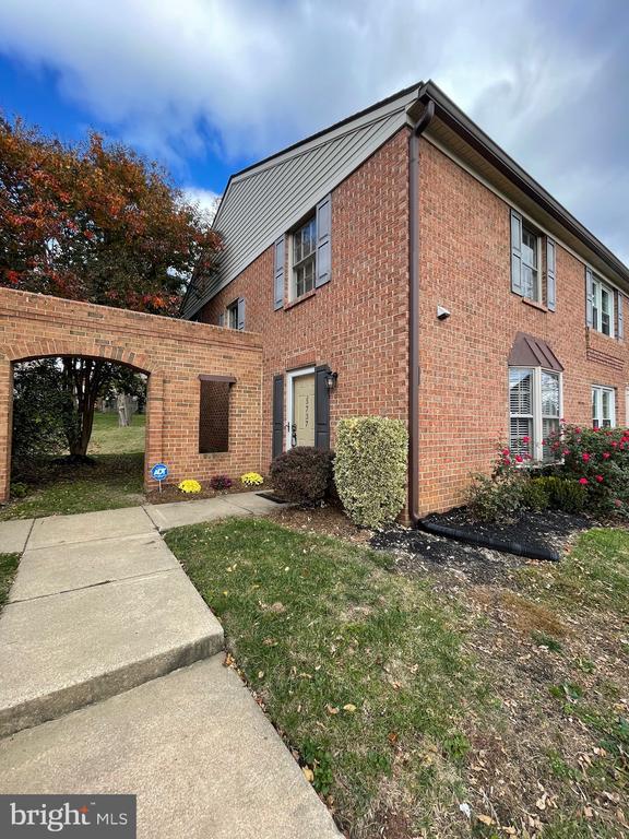 Primary Photo - 5737 Independence Cir