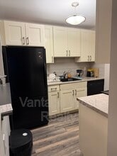 Building Photo - 3180-3180 De Montreuil Ct
