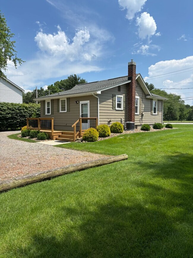 Foto del edificio - 1557 Applegrove St NW