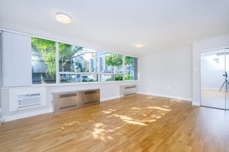 Building Photo - 263 Russell Hill Rd