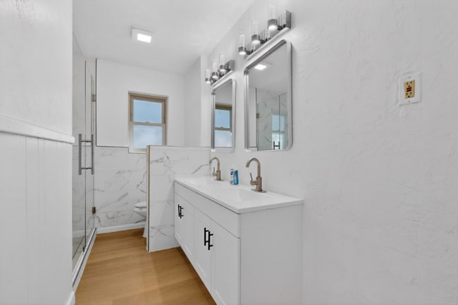 Foto del edificio - 404 Nottingham Dr