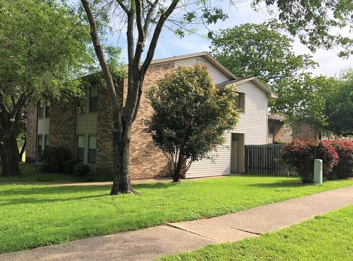 Primary Photo - 2505 Pecan Ridge Dr