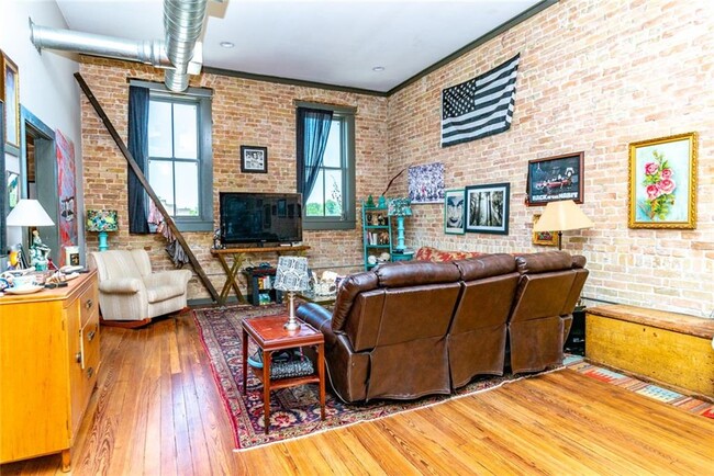 Building Photo - 711 Chestnut St