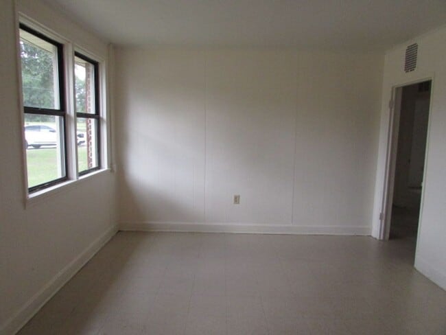Building Photo - 135 Highland Ave