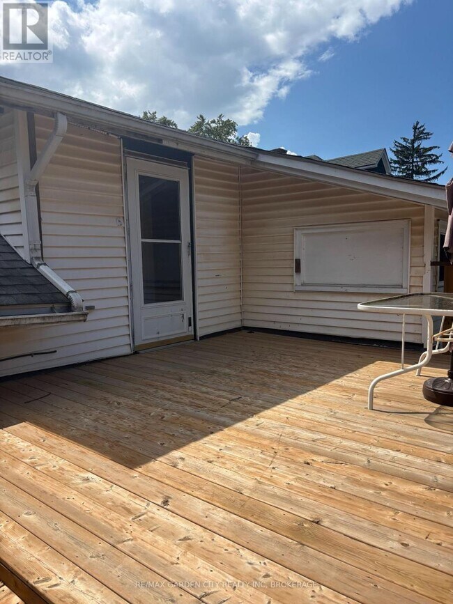 Photo du bâtiment - 6165 Barker St