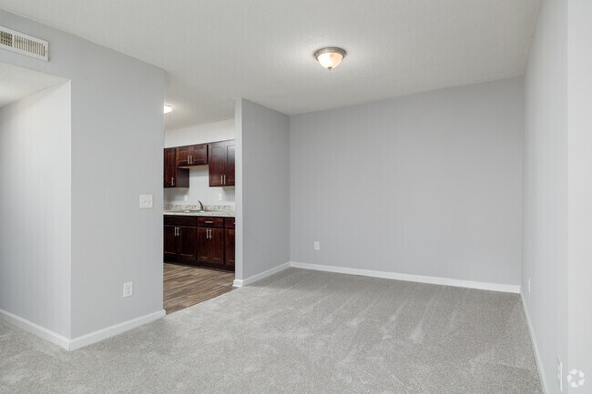 2 habitaciones, 2 baños - 1147 pies cuadrados - Comedor - Kristopher Woods Apartments