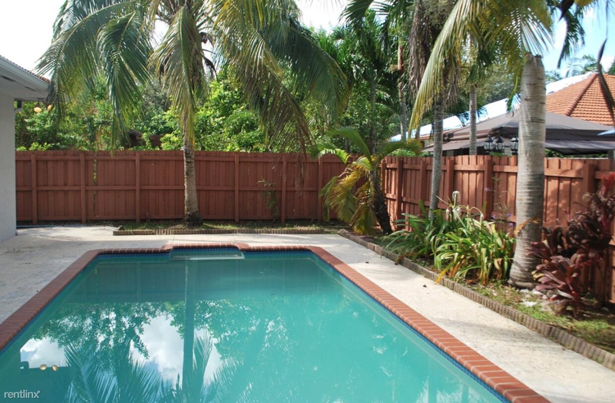 Foto principal - 4 br, 2.5 bath House - 16864 NW 77th Path