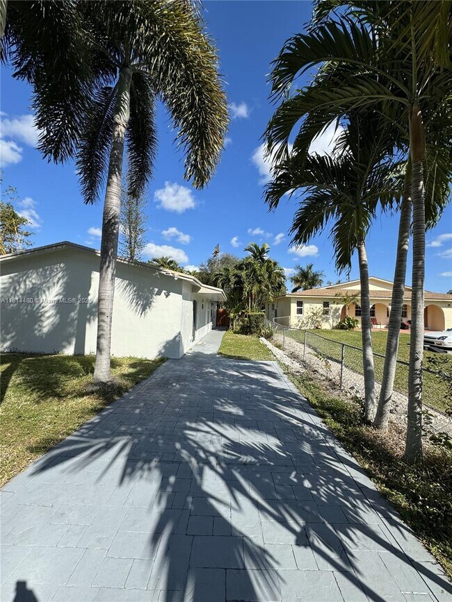 Building Photo - 4071 SW 51st St