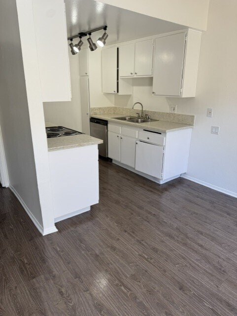 Building Photo - Casa De Oro Apartments