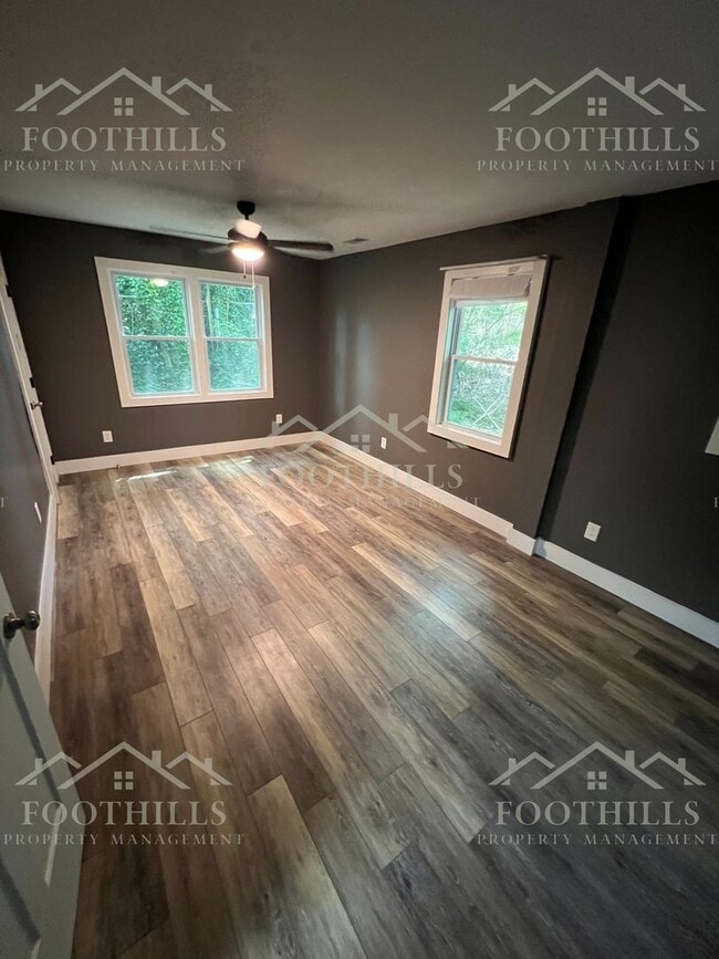 Building Photo - 4-Bedroom House off N Main St