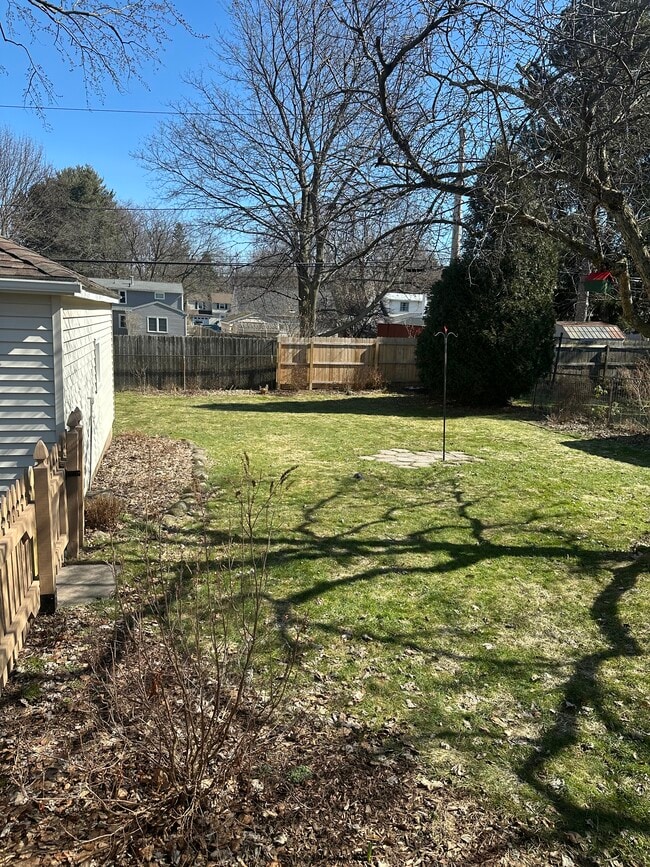 Building Photo - 94 Shorewood Dr