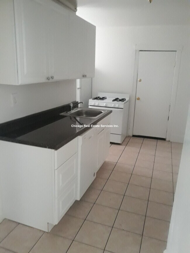 Foto del edificio - 3050 W Berteau Ave