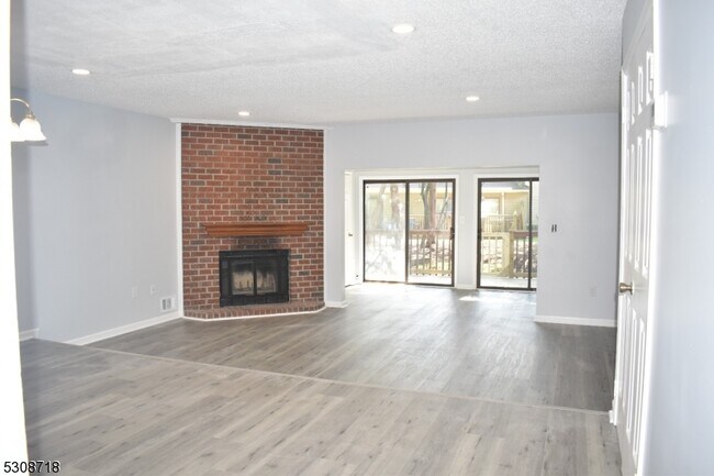 Building Photo - 7 Kirby Ln