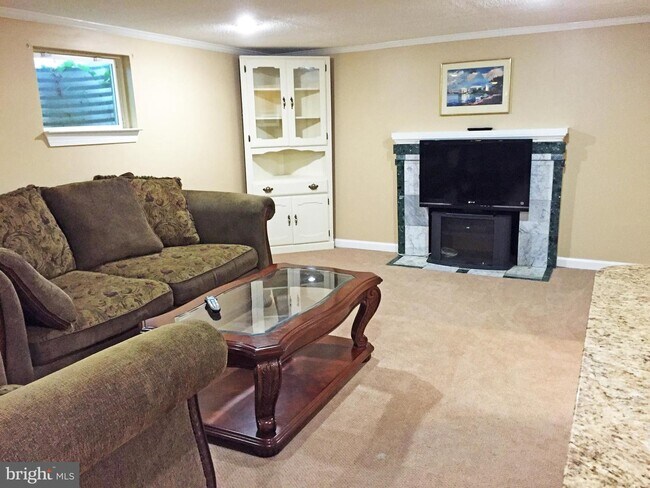 Foto del edificio - 2815 Cedar Ln