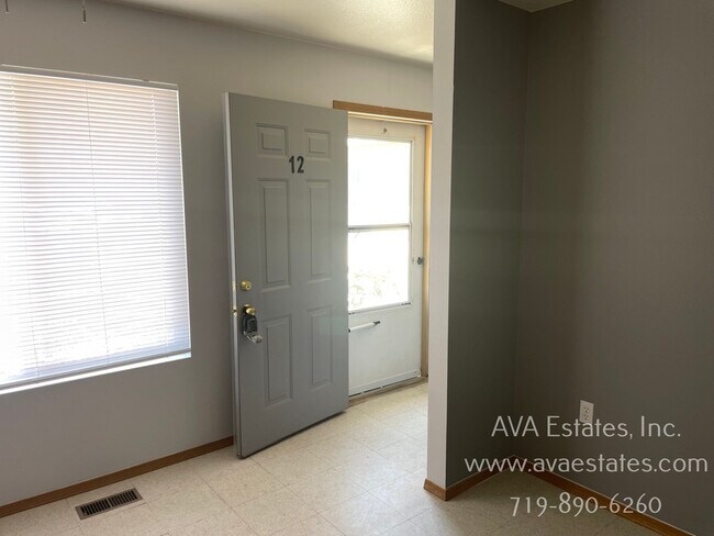 Building Photo - 531 S Angus Ave