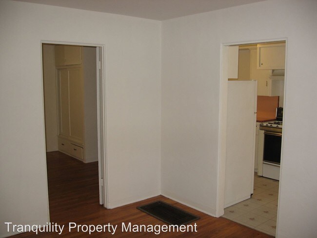 Building Photo - 3682-36885 Villa Terrace