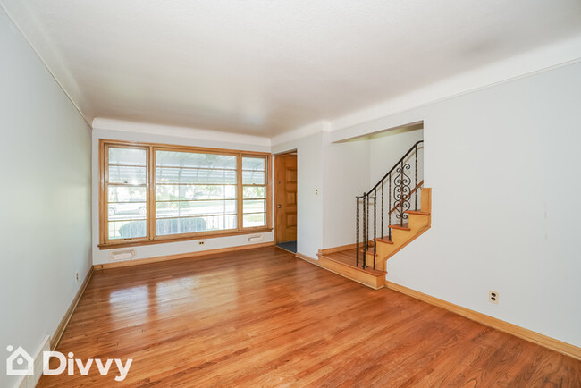 Building Photo - 6319 Chestnut Hills Dr