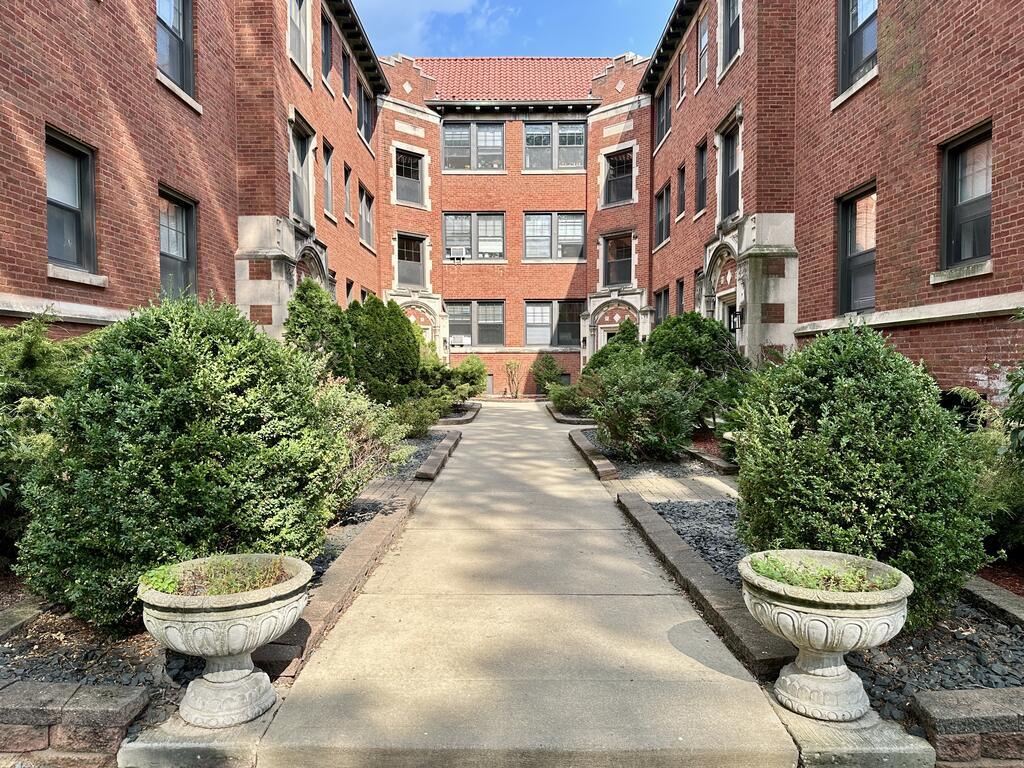 Primary Photo - 1312 Oak Ave