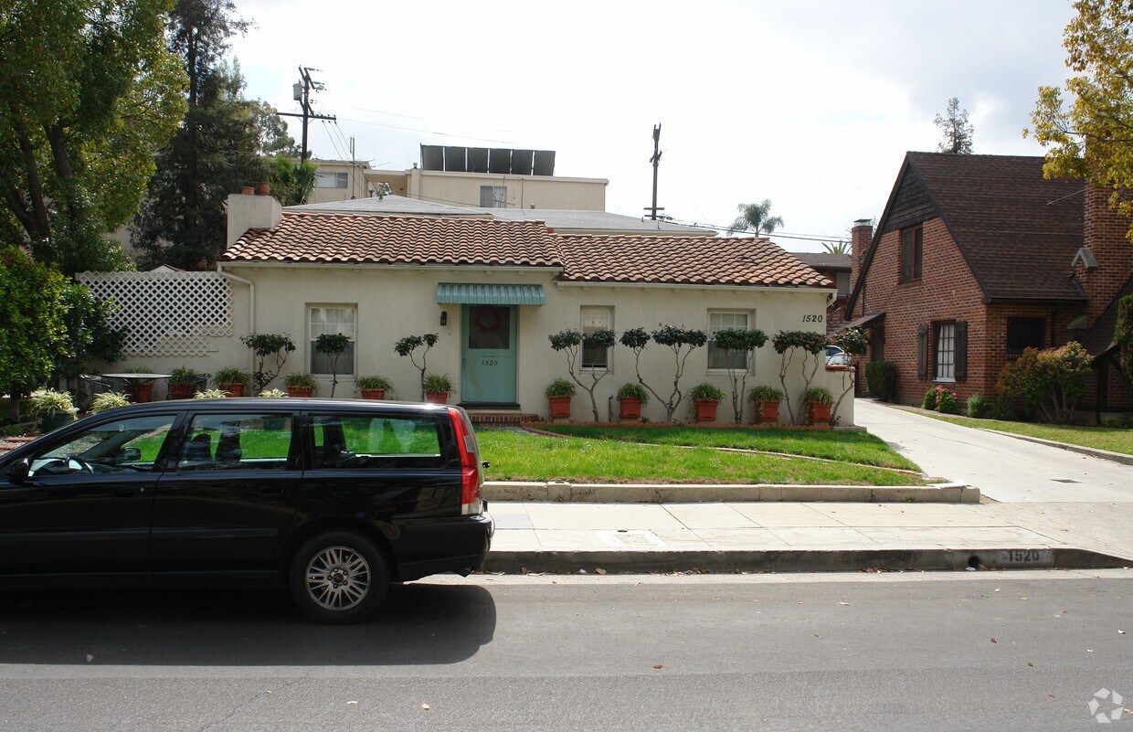 Foto del edificio - 1520 E Maple St