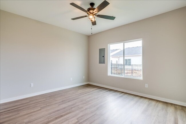 Building Photo - 15413 W Josephine St
