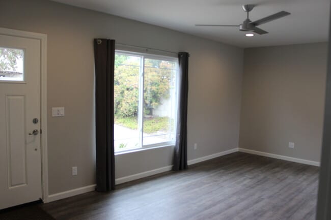 Building Photo - 7043 Saranac St
