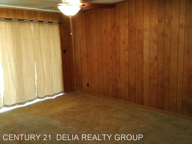 Building Photo - 3 br, 2.5 bath House - 801 W. 8th St.