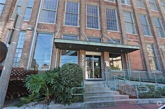 Building Photo - 920 Poeyfarre St