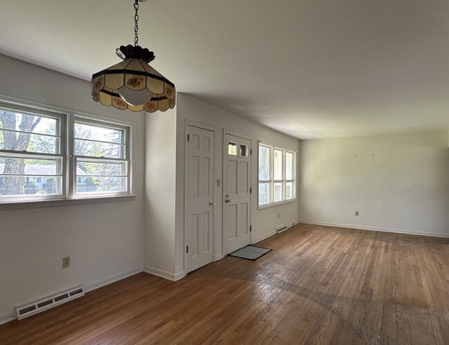 Building Photo - 5 Blue Creek Ln