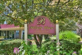 Building Photo - 530 Valley Rd