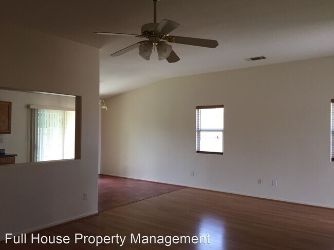 Building Photo - 3 br, 2 bath House - 1325 N. Mathew
