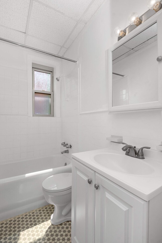 Foto del edificio - 2628 Cleinview Avenue