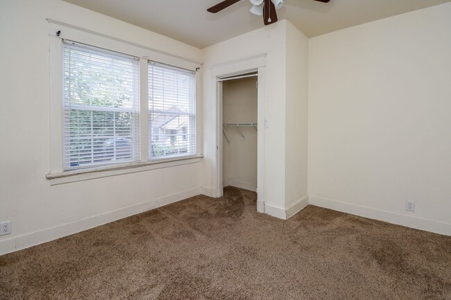 Building Photo - 1106 Hamilton Way