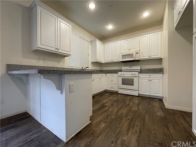 Building Photo - 8590 Cava Dr