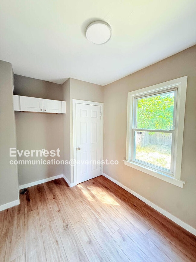 Building Photo - 3 Bed/1 Bath Home / Pet-Friendly / Available Now!