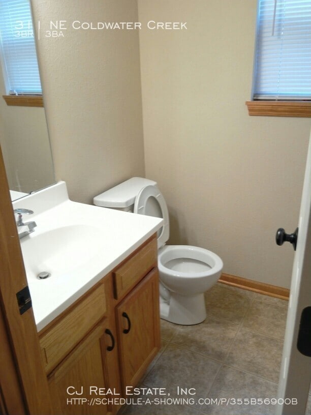 Building Photo - 311 NE Coldwater Creek Dr