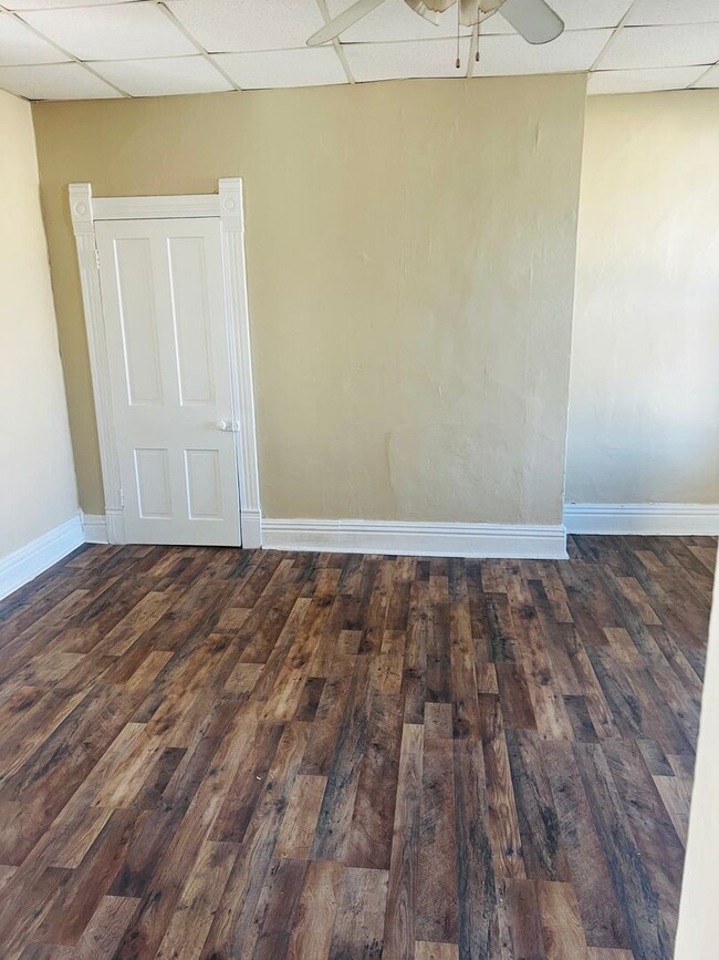 Building Photo - 4 br, 1 bath House - 1611 S. Beaver St.