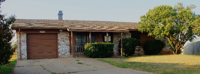 Building Photo - 6209 SW Summit Ave
