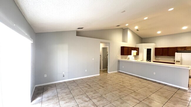 Foto del edificio - Come see this Beautiful and bright 3 bedroom 2 bath home!